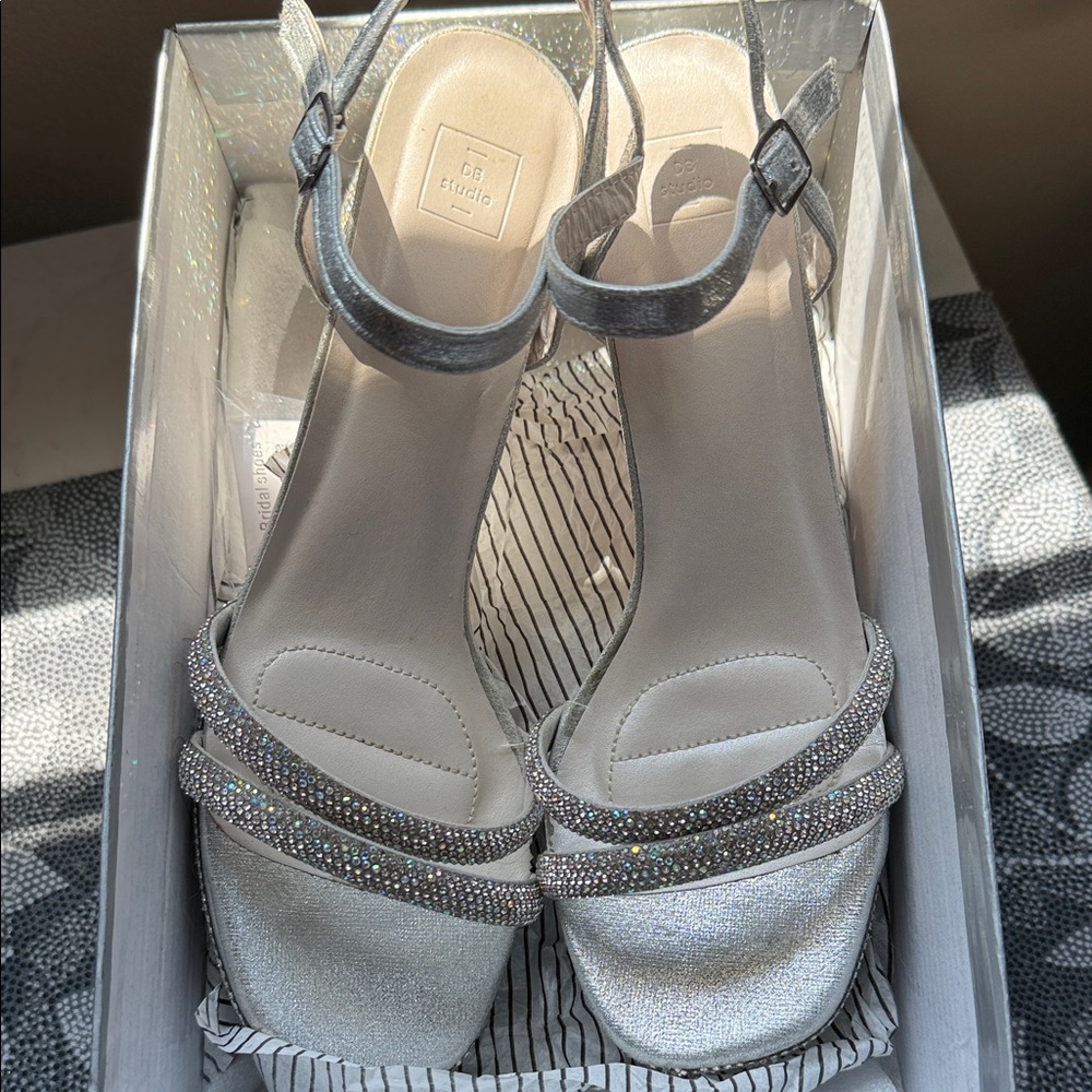 David’s Bridal Elegant Silver Strappy Sandals - size 8.5